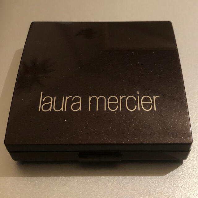 laura mercier(ローラメルシエ)のローラメルシエ ミネラルプレストパウダー リアルサンド コスメ/美容のベースメイク/化粧品(フェイスパウダー)の商品写真