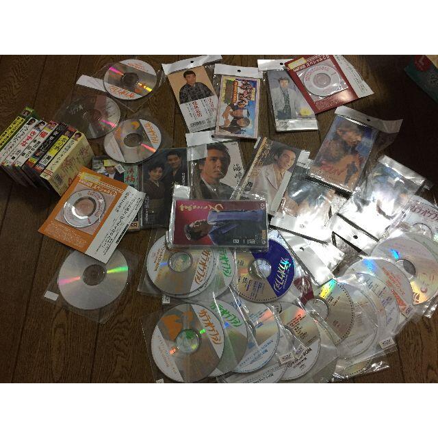懐かしの8cmCDやカセットテープなど、約150個