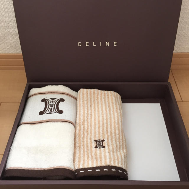 celine(セリーヌ)の【新品】セリーヌタオル タオルハンカチ インテリア/住まい/日用品の日用品/生活雑貨/旅行(タオル/バス用品)の商品写真