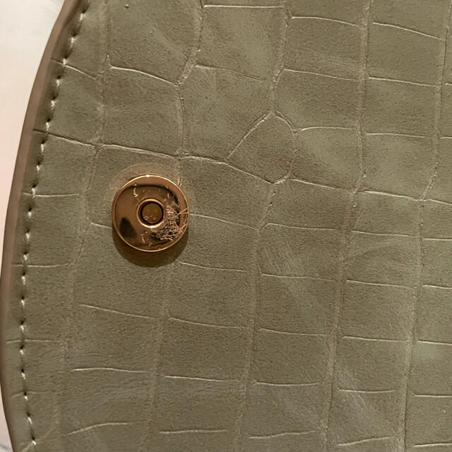 H&M(エイチアンドエム)のH&M カーキグリーンクロコダイル　ショルダーバッグ レディースのバッグ(ショルダーバッグ)の商品写真