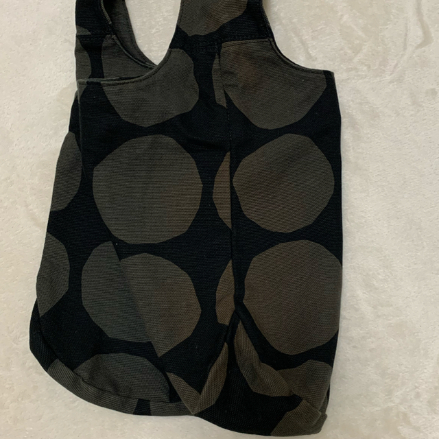 marimekko(マリメッコ)のmarimekko マリメッコショルダーバッグ　水玉　カーキ×ブラック レディースのバッグ(ショルダーバッグ)の商品写真