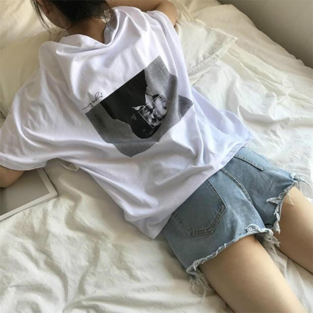 バックプリントTシャツ　レディース　オーバーサイズ　モノクロ　韓国　半袖 レディースのトップス(Tシャツ(半袖/袖なし))の商品写真