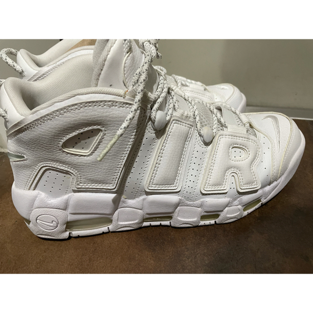 NIKE(ナイキ)のNIKE More Uptempo Triplewhite モアテン　ホワイト メンズの靴/シューズ(スニーカー)の商品写真