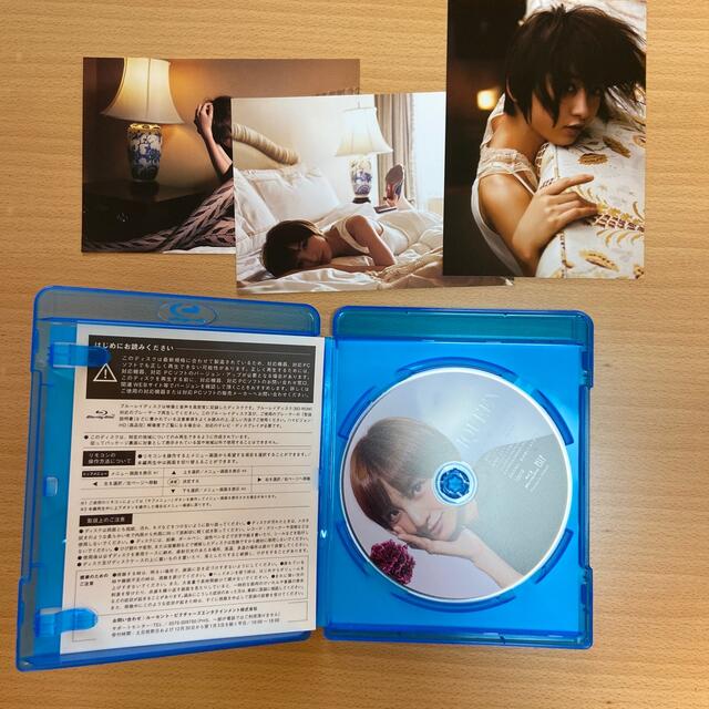 IQUEEN　Vol．10　篠田麻里子　“SECRET” Blu-ray エンタメ/ホビーのDVD/ブルーレイ(アイドル)の商品写真