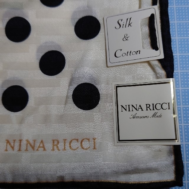 【新品】NINARICCI  大判ハンカチーフ レディースのファッション小物(ハンカチ)の商品写真