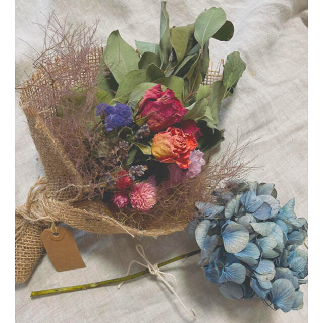 ドライフラワースワッグ＆季節のお花✲︎紫陽花 ハンドメイドのフラワー/ガーデン(ドライフラワー)の商品写真