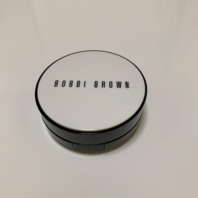 BOBBI BROWN(ボビイブラウン)のボビイ ブラウン  スキン ラディアント グロウ クッション コンパクト コスメ/美容のベースメイク/化粧品(化粧下地)の商品写真