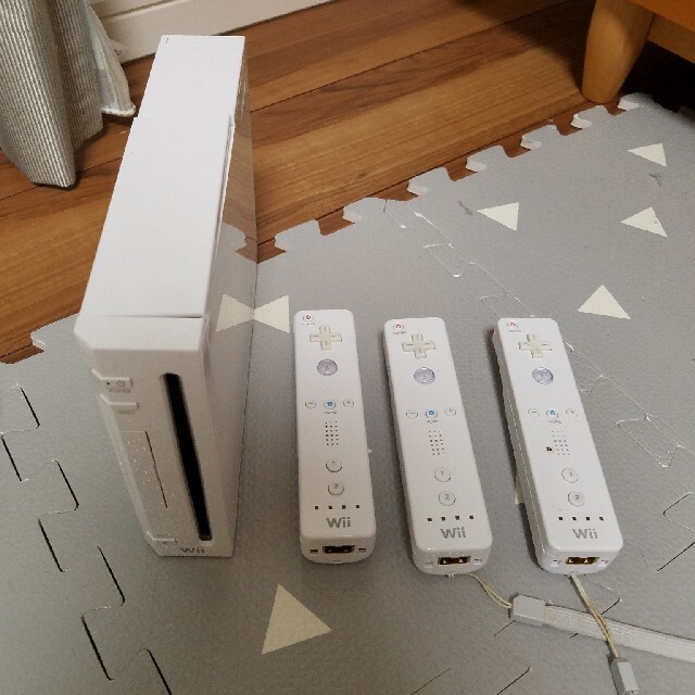 Nintendo Wii本体+コントローラー3個