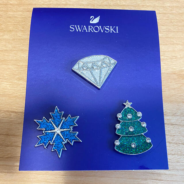 SWAROVSKI ピンバッジ