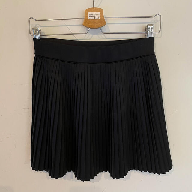 FOREVER 21(フォーエバートゥエンティーワン)のテニススカート　ブラック　未使用 レディースのスカート(ミニスカート)の商品写真
