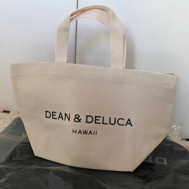 DEAN & DELUCA(ディーンアンドデルーカ)の新品　未使用　 DEAN&DELUCA ベージュ バッグ　Sサイズ レディースのバッグ(エコバッグ)の商品写真