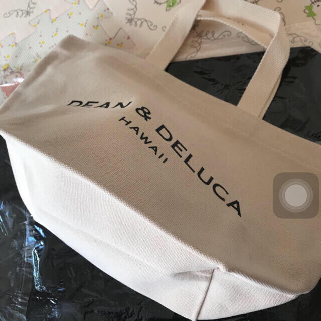 DEAN & DELUCA(ディーンアンドデルーカ)の新品　未使用　 DEAN&DELUCA ベージュ バッグ　Sサイズ レディースのバッグ(エコバッグ)の商品写真