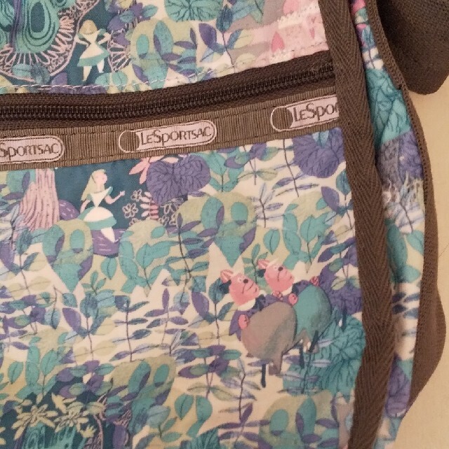 LeSportsac(レスポートサック)のLeSportsacショルダーバッグ花 レディースのバッグ(ショルダーバッグ)の商品写真