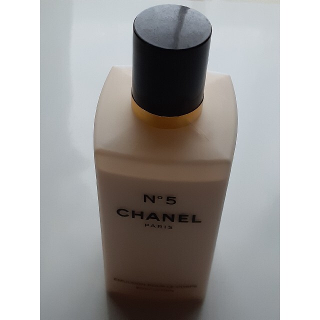 CHANEL(シャネル)のCHANEL　シャネル　No.5ボディーローション コスメ/美容のボディケア(ボディローション/ミルク)の商品写真