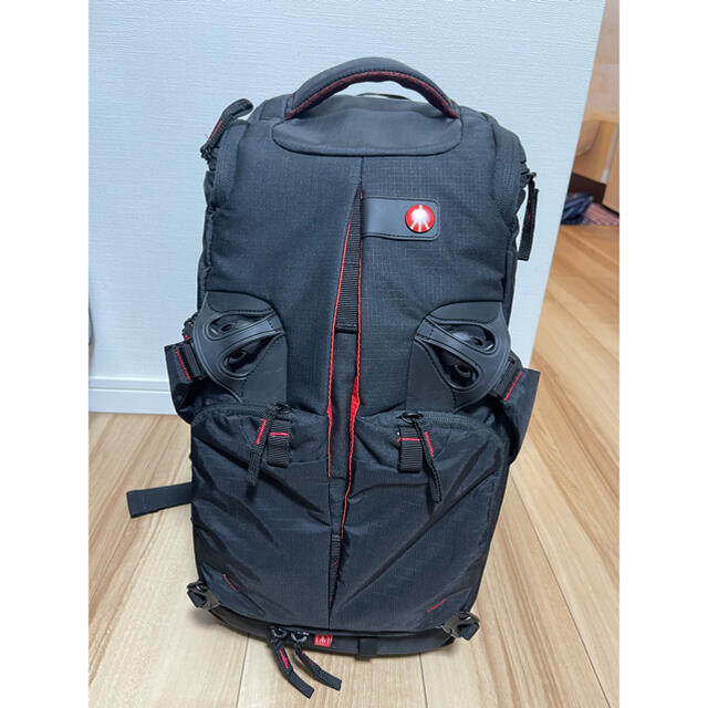 Manfrotto(マンフロット)の専用 Manfrotto カメラリュック レインカバー、三脚ホルダー付き スマホ/家電/カメラのカメラ(ケース/バッグ)の商品写真