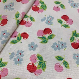 キャスキッドソン(Cath Kidston)の新入荷 さくらんぼ キャスキッドソン デニム 帆布生地 幅140cmx100cm(生地/糸)