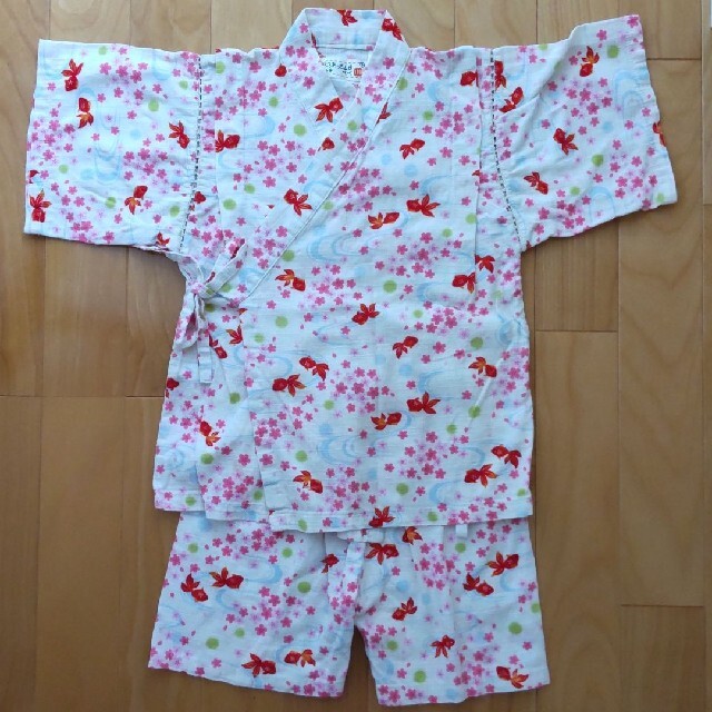 可愛い金魚柄甚平 110 キッズ/ベビー/マタニティのキッズ服女の子用(90cm~)(甚平/浴衣)の商品写真