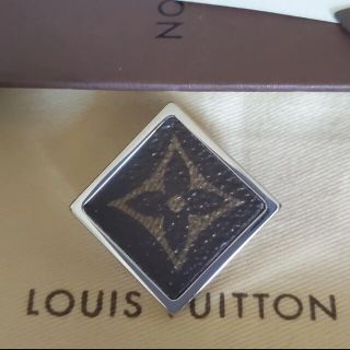 ルイヴィトン(LOUIS VUITTON)の【美品】LOUIS VUITTON　モノグラム　ブローチ　シルバー ブラウン(ブローチ/コサージュ)