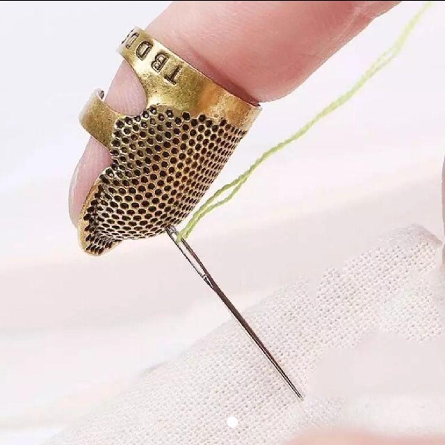 新品 アンティーク調 指ぬき 指貫 ゆびぬき  パッチワーク 刺繍 ハンドメイドの素材/材料(その他)の商品写真