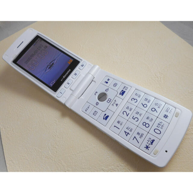 LG Electronics(エルジーエレクトロニクス)のL-03A FOMA パールホワイト★ドコモ中古携帯★ガラケーdocomo スマホ/家電/カメラのスマートフォン/携帯電話(携帯電話本体)の商品写真