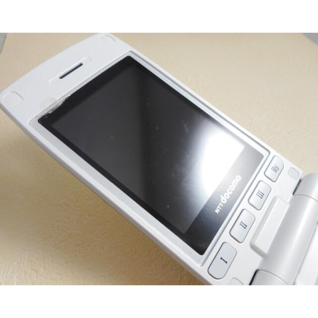 LG Electronics(エルジーエレクトロニクス)のL-03A FOMA パールホワイト★ドコモ中古携帯★ガラケーdocomo スマホ/家電/カメラのスマートフォン/携帯電話(携帯電話本体)の商品写真