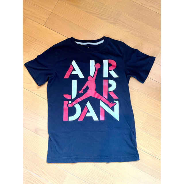 NIKE(ナイキ)のJordan ジョーダン  黒 Tシャツ 140 キッズ/ベビー/マタニティのキッズ服男の子用(90cm~)(Tシャツ/カットソー)の商品写真