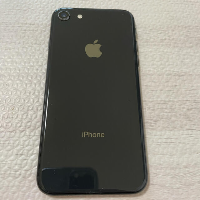 Apple(アップル)のiPhone8 本体 スマホ/家電/カメラのスマートフォン/携帯電話(スマートフォン本体)の商品写真