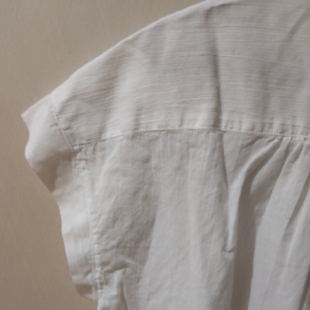 MUJI (無印良品)(ムジルシリョウヒン)のXS-S　フレンチスリーブブラウス　　白 レディースのトップス(シャツ/ブラウス(半袖/袖なし))の商品写真