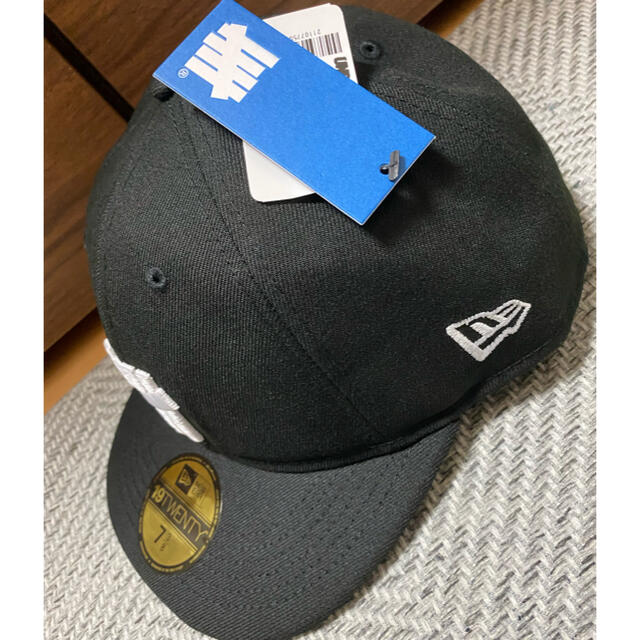 UNDEFEATED(アンディフィーテッド)のUNDEFEATED × New Era 19TWENTY 7 3/8 黒 メンズの帽子(キャップ)の商品写真