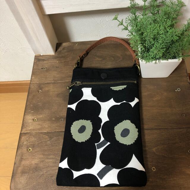 marimekko(マリメッコ)のスマホケース　スマホポーチ　かわいい！　ハンドメイド　マリメッコ  ウニッコ ハンドメイドのファッション小物(ポーチ)の商品写真