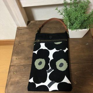 マリメッコ(marimekko)のスマホケース　スマホポーチ　かわいい！　ハンドメイド　マリメッコ  ウニッコ(ポーチ)