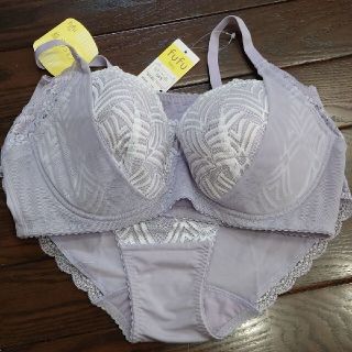 【ともちゃん様専用】　　新品　Wing fufu ブラジャー ショーツ(ブラ&ショーツセット)