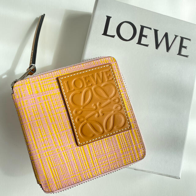 専用ページ【新品】LOEWE アナグラム 二つ折り財布 アラウンドジップ