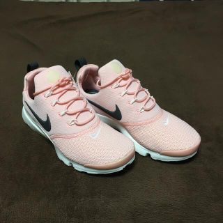 ナイキ(NIKE)のナイキ（24.5）ピンクの色はもう少し濃ゆいですこのデザインはもう見当たらない(スニーカー)