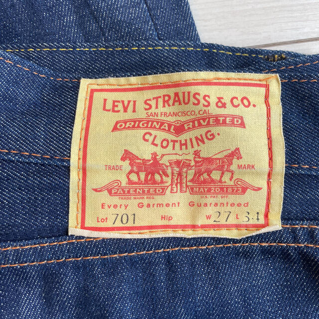 Levi's(リーバイス)の期間限定値下げ★美品 701リーバイス　サイズ27 レディースのパンツ(デニム/ジーンズ)の商品写真