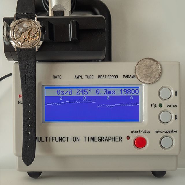 IWC(インターナショナルウォッチカンパニー)の(631) 稼働美品 ★ IWC 手巻き Wロゴ文字盤 1972年製 日差1秒 メンズの時計(腕時計(アナログ))の商品写真