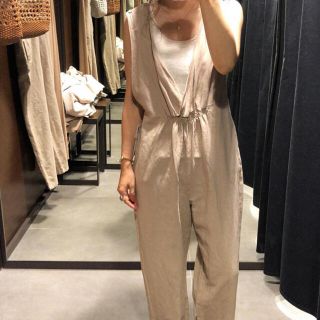 ザラ(ZARA)のAki様専用⭐︎ZARA⭐︎ストラップ付きギャザージャンプスーツ(オールインワン)