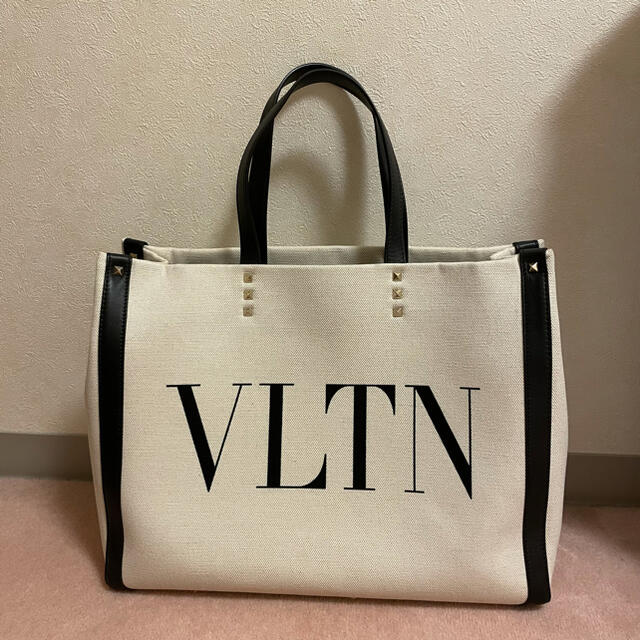 VALENTINO - 【週末限定価格】VALENTINO　ヴァレンティノ　トートバッグ
