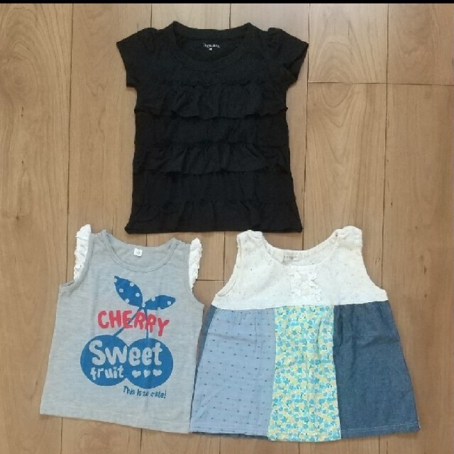 女の子 トップス 三枚組 サイズ95 キッズ/ベビー/マタニティのキッズ服女の子用(90cm~)(Tシャツ/カットソー)の商品写真