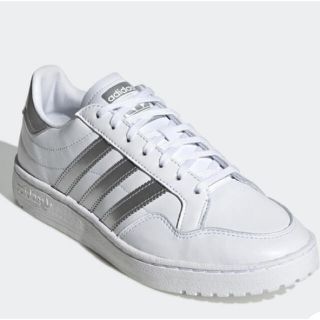 【新品・未使用】adidas アディダス チームコート Silver シルバー(スニーカー)