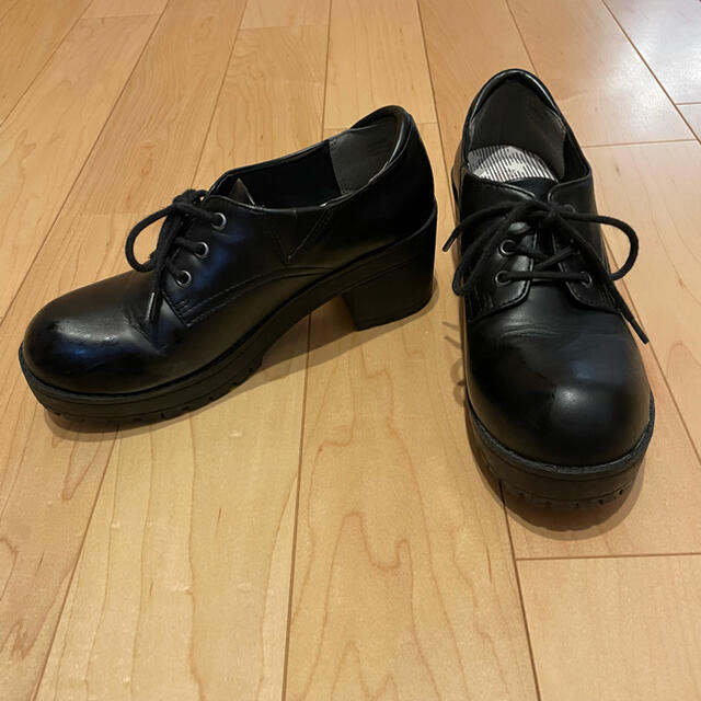 Nuovo(ヌォーボ)のブラック　厚底　ローファー レディースの靴/シューズ(ローファー/革靴)の商品写真