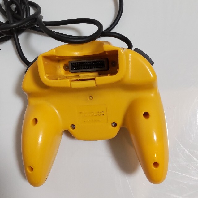 NINTENDO 64(ニンテンドウ64)のホリパッドミニ64 イエロー エンタメ/ホビーのゲームソフト/ゲーム機本体(その他)の商品写真