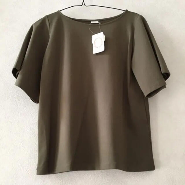 Techichi(テチチ)のテチチ 新品 半袖 Tシャツ カーキ プルオーバー 無印良品 ZARA 好きにも レディースのトップス(Tシャツ(半袖/袖なし))の商品写真