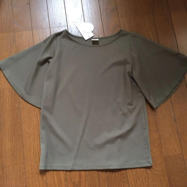 Techichi(テチチ)のテチチ 新品 半袖 Tシャツ カーキ プルオーバー 無印良品 ZARA 好きにも レディースのトップス(Tシャツ(半袖/袖なし))の商品写真