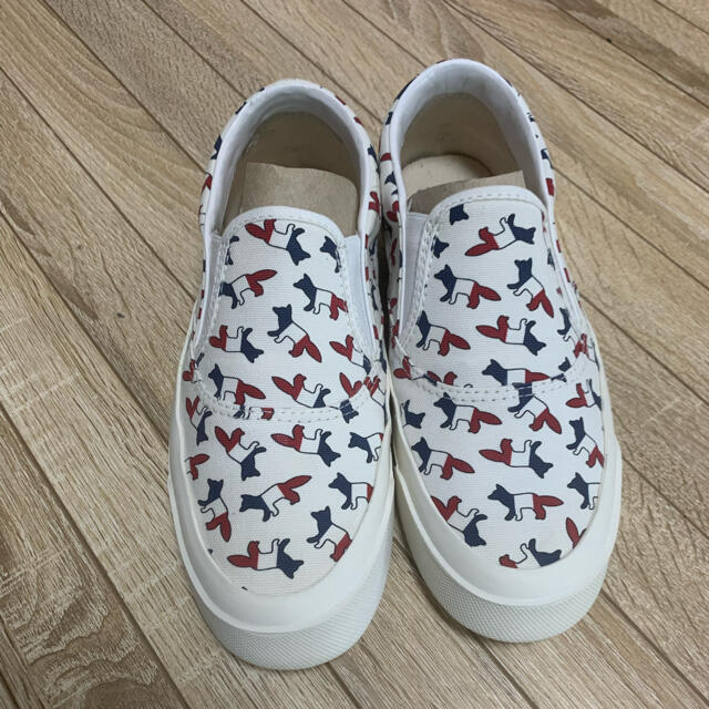 MAISON KITSUNE'(メゾンキツネ)の【未使用】メゾンキツネ　スリッポン レディースの靴/シューズ(スリッポン/モカシン)の商品写真