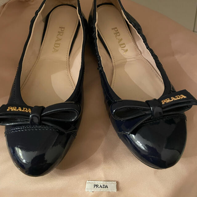 PRADA(プラダ)の🎀プラダ　リボンバレエシューズ　フラット　ネイビー🎀 レディースの靴/シューズ(バレエシューズ)の商品写真