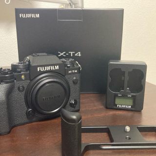 フジフイルム(富士フイルム)のFUJIFILM X-T4 バッテリーチャージャー、ハンドグリップ付き(ミラーレス一眼)