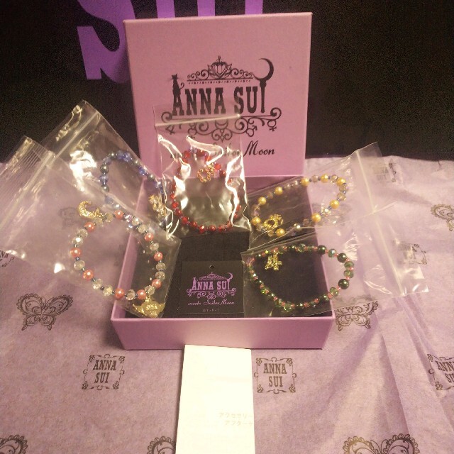 ANNA SUI(アナスイ)の激レア　新品未使用　セーラームーン アナスイ 守護星チャーム ブレスレットセット レディースのアクセサリー(ブレスレット/バングル)の商品写真