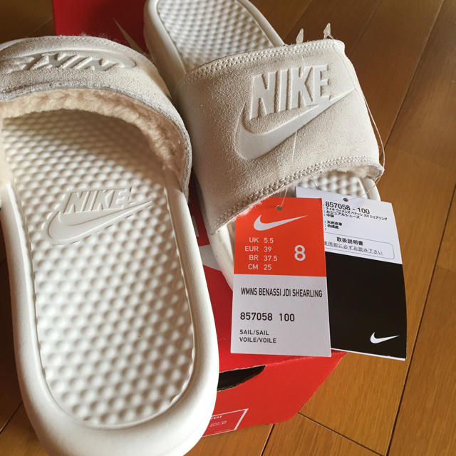 NIKE(ナイキ)の在庫数確認！即日配送！新品！ レディースの靴/シューズ(サンダル)の商品写真