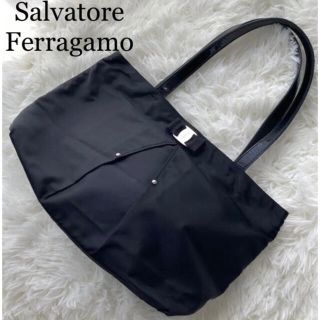 サルヴァトーレフェラガモ(Salvatore Ferragamo)のフェラガモ　ヴァラ　リボン　バッグ　肩掛けバッグ(トートバッグ)